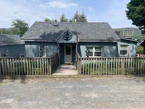 Exterior - Lake George Lakefront House, Private Beach, Great Location, w/nearby dock rental (Lake George)