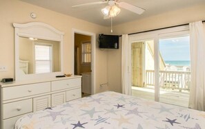 4 bedrooms, iron/ironing board, free WiFi - 2 Britt Buoys - Approx. 1.2 miles south of Surf City (Surf City)