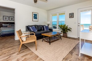 Smart TV - Beach Barn Lower - Lovely 3BR Lower Unit on the Oceanfront (Surf City)