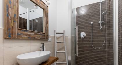 Largo Molina Apartment 1 by Wonderful Italy