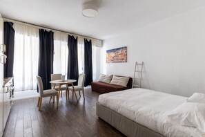 1 dormitorio, tabla de planchar con plancha, wifi gratis y ropa de cama