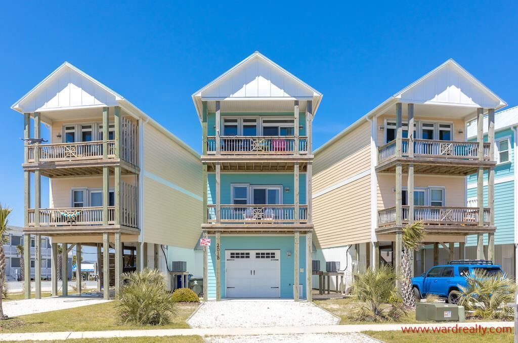 Beach Party - 3 BR/3 BA home with covered porches in Surf City!