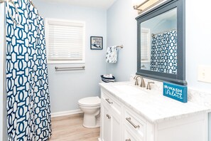 Bathtub - Coastin' Along - Cute 3 BR (Half Duplex) with Great Views! Dog Friendly! (Surf City)