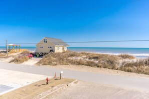 Beach nearby - Coastin' Along - Cute 3 BR (Half Duplex) with Great Views! Dog Friendly! (Surf City)