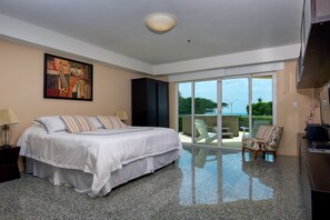 6 bedrooms, iron/ironing board, travel cot, free WiFi - Walk to Eagle Beach – Exclusive 6BR Beachfront Condo with Private Pool & Jacuzzi (Boca Catalina Tower, Eagle beach)