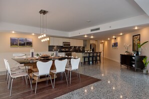 Dining - Walk to Eagle Beach – Exclusive 6BR Beachfront Condo with Private Pool & Jacuzzi (Boca Catalina Tower, Eagle beach)