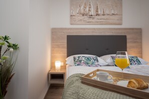 8 bedrooms, in-room safe, iron/ironing board, free WiFi