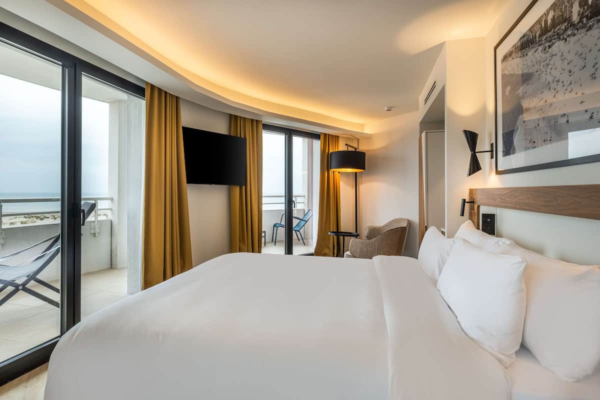 1 kamar tidur, seprai premium, minibar, dan brankas