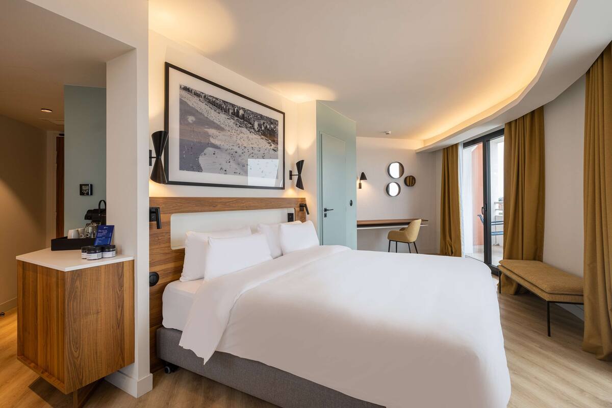 1 kamar tidur, seprai premium, minibar, dan brankas