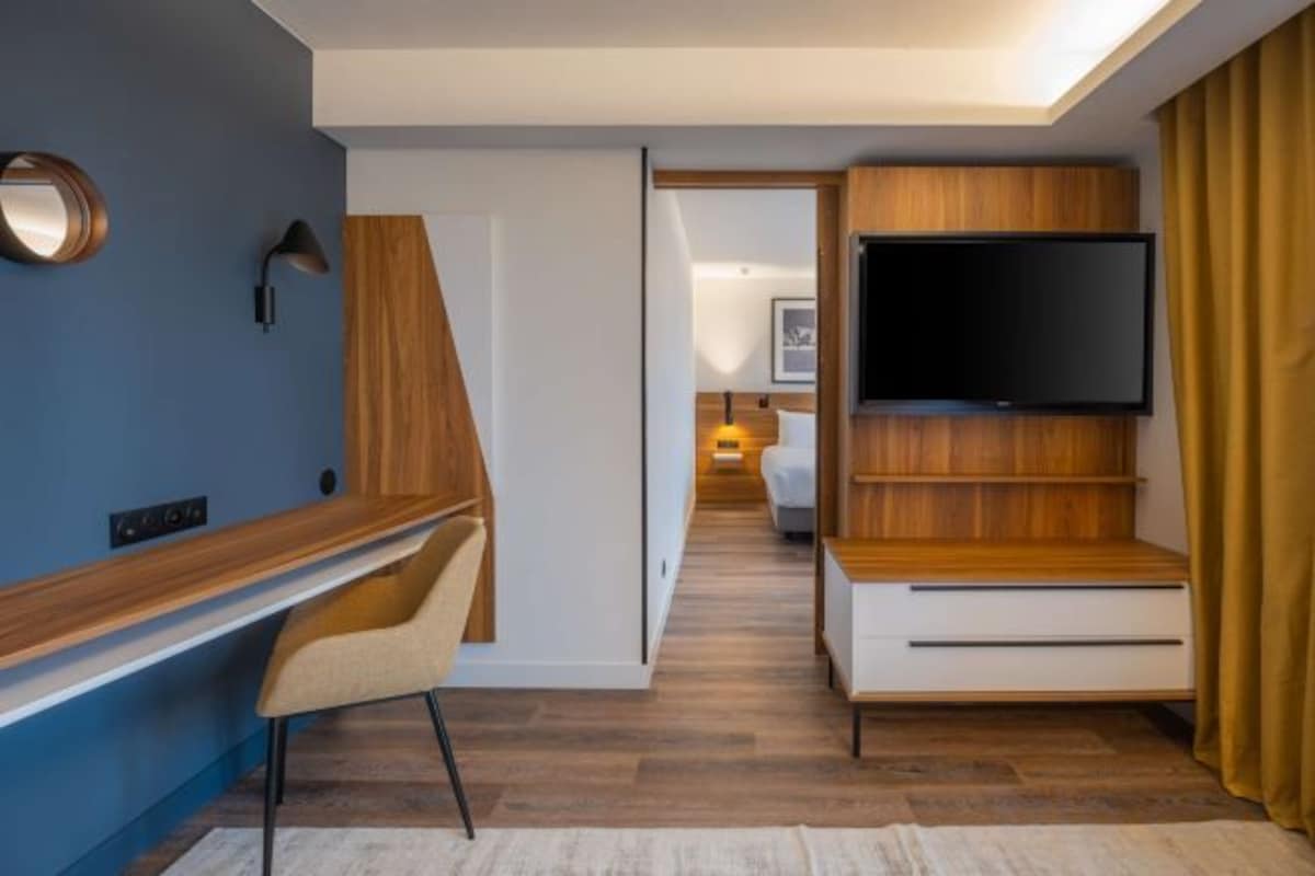 1 bedroom, premium bedding, minibar, in-room safe