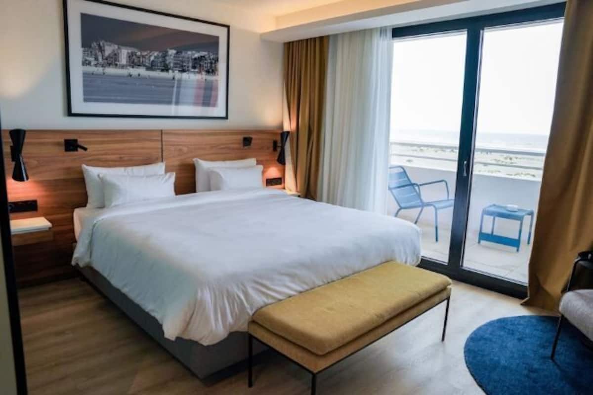 1 bedroom, premium bedding, minibar, in-room safe
