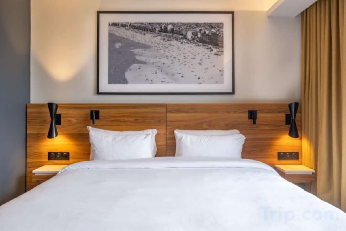 1 bedroom, premium bedding, minibar, in-room safe