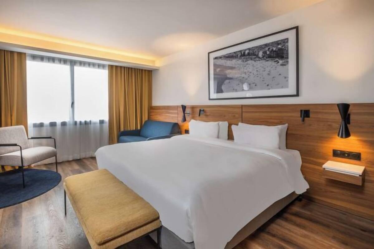1 kamar tidur, seprai premium, minibar, dan brankas