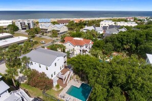 Exterior - POOL! Spacious Home, Sleeps 8 & 2 dogs allowed! (Tybee Island)