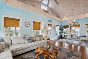 Smart TV, table tennis