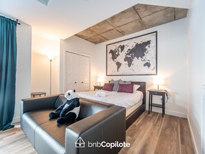 1 bedroom, desk, iron/ironing board, WiFi