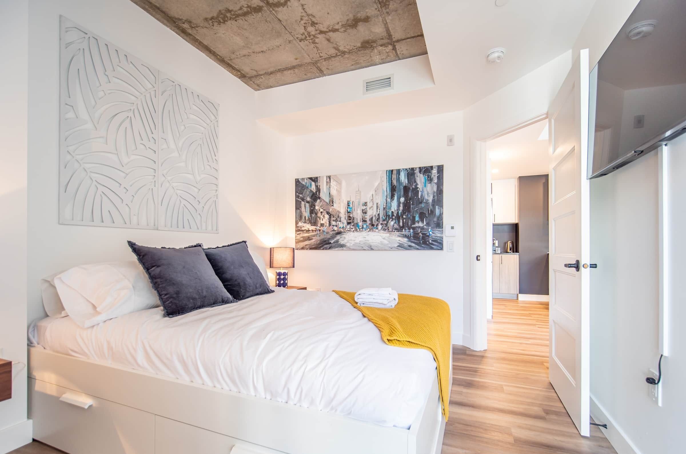 1 habitación, escritorio, tabla de planchar con plancha y wifi 