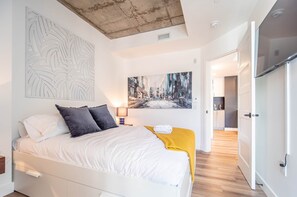 1 bedroom, desk, iron/ironing board, WiFi