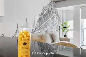 Dining - The Caïman Complex, 404, The Caïman - 404 - Terrace + Pool (Québec City)