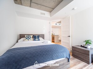 1 slaapkamer, een bureau, wifi, beddengoed