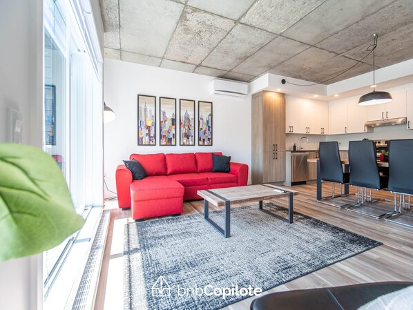 TV - The Caïman Complex, 607 + Parking (Québec City)