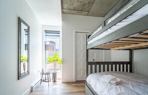 3 bedrooms, WiFi, bed sheets, wheelchair access