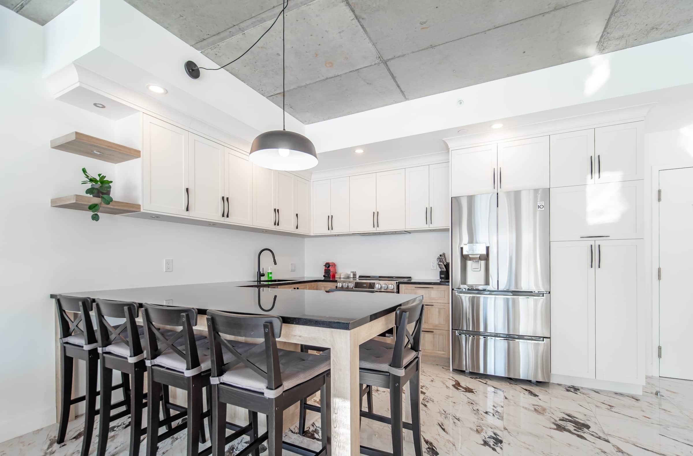 Refrigerador, microondas, horno, placa de cocina