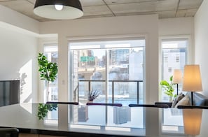 Lobby - The Caïman Complex, 707 + Parking (Québec City)