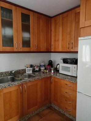 Private kitchen - Pleasant apartment, 10 minutes from the English Court, (Málaga)