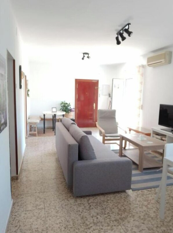 Living area - Pleasant apartment, 10 minutes from the English Court, (Málaga)