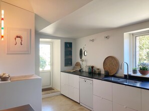 Réfrigérateur, four, plaque de cuisson, lave-vaisselle