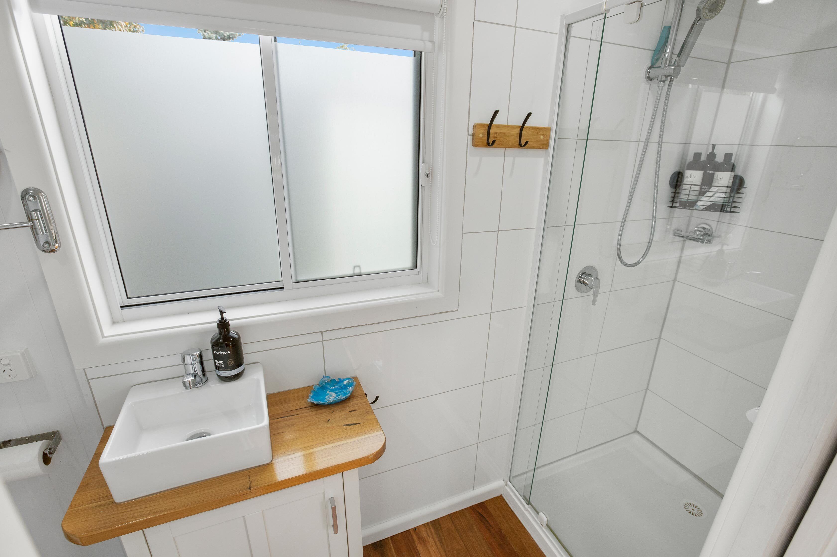 Bruser, hårtørrer, håndklæder