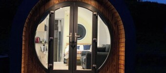 Chwefru Timber Frame Pod with Private Hot tub