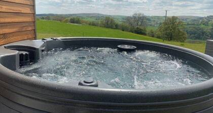 Chwefru Timber Frame Pod with Private Hot tub