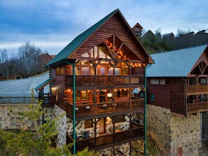 Exterior - Epic Views, Game Room, Hot Tub, 3 King Beds, EV (Sevierville)