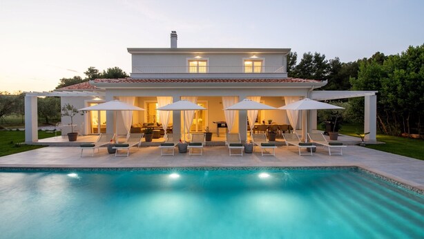A two-story house with a swimming pool, outdoor seating area with umbrellas, and a well-maintained garden. - Lovely Villa Oliveti with a swimming pool (Frata)