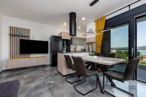 House | 8 bedrooms