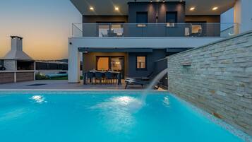 Villa | 8 Schlafzimmer