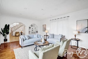 Villa | Living area | 42-inch flat-screen TV with digital channels, TV - 7 BR Villa with Heated Pool & Gameroom (Hollywood)