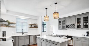 Villa | Private kitchen | Oven, coffee/tea maker, cleaning supplies - 7 BR Villa with Heated Pool & Gameroom (Hollywood)