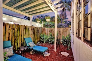 Exterior - 7 BR Villa with Heated Pool & Gameroom (Hollywood)