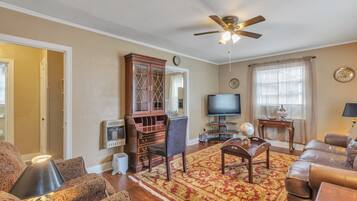 House, 2 Bedrooms | Living area | Smart TV