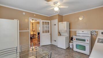 House, 2 Bedrooms | Private kitchen | Fridge, oven, coffee/tea maker, toaster