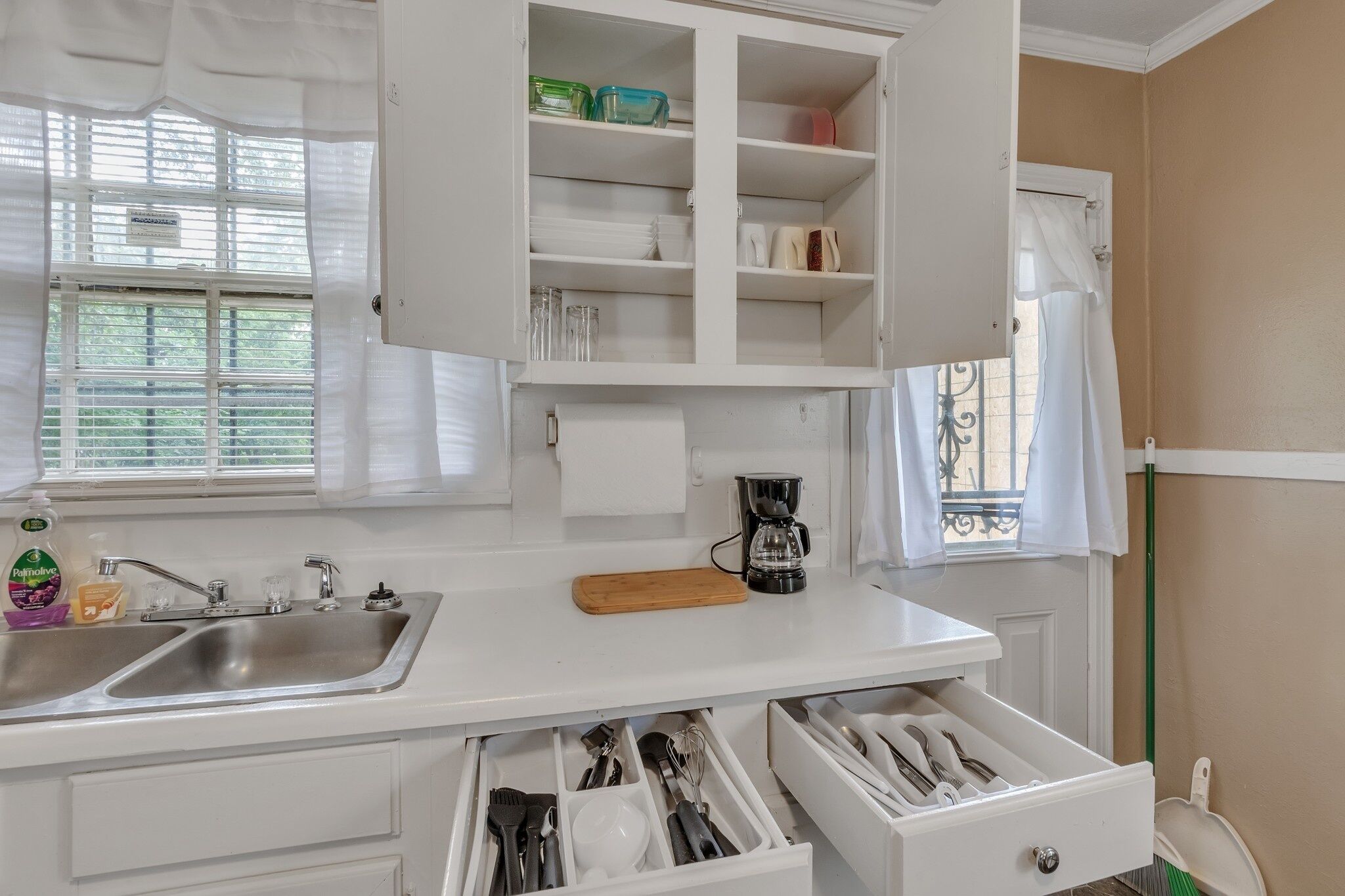 House, 2 Bedrooms | Private kitchen | Fridge, oven, coffee/tea maker, toaster