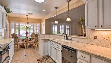 House, 4 Bedrooms | Private kitchen | Fridge, microwave, dishwasher, coffee/tea maker