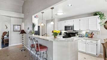 Casa, 4 habitaciones | Cocina privada | Refrigerador, microondas, lavavajillas y cafetera y tetera