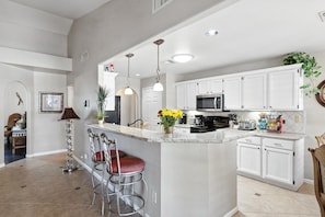 Maison, 4 chambres | Cuisine privée | Réfrigérateur, four à micro-ondes, un four, lave-vaisselle