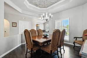 House, 4 Bedrooms | Dining