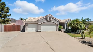 House, 4 Bedrooms | Exterior