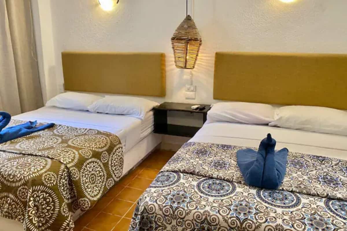 Habitación familiar (RC01) | Decoración personalizada, escritorio, wifi y ropa de cama